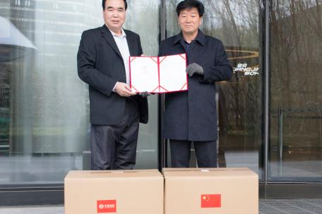 3月，北京华鑫集团向江原道政府捐赠5000只医用外科口罩