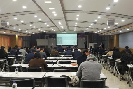 2月，华扬联众在江原道原州举办网络营销服务说明会